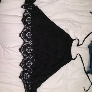 Toe halter lace crop top